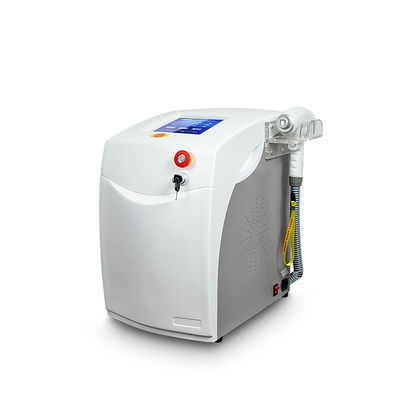 RL-808B Model 808nm Diode Laser Hair Removal Machine met een levensduur van 8 jaar en een energiedichtheid van > 115 j/Cm2