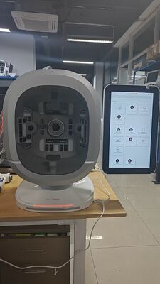 Geavanceerde AI-gezichtshuidscanner met 15,6-inch scherm voor analyse van 14 huidproblemen in 16 talen